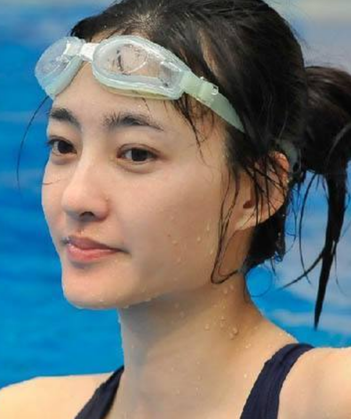 有种"人间绝色"叫王丽坤,当她穿泳衣湿水那刻:男人谁不想娶?