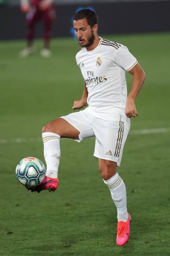 7月10日,皇家马德里队球员阿扎尔控球.