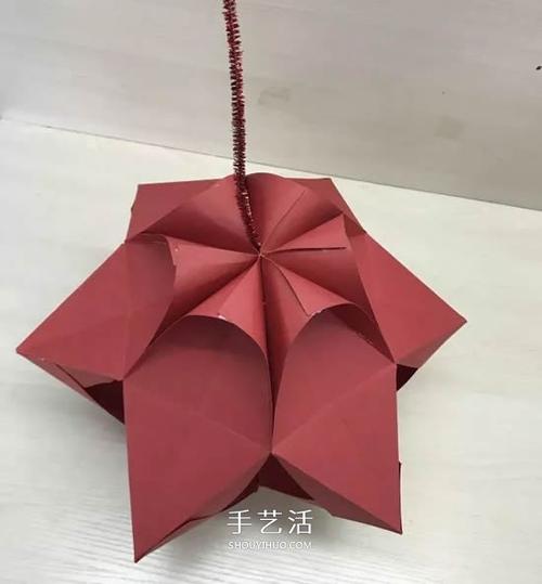 元旦新年小手工折纸制作漂亮的纸灯笼图解