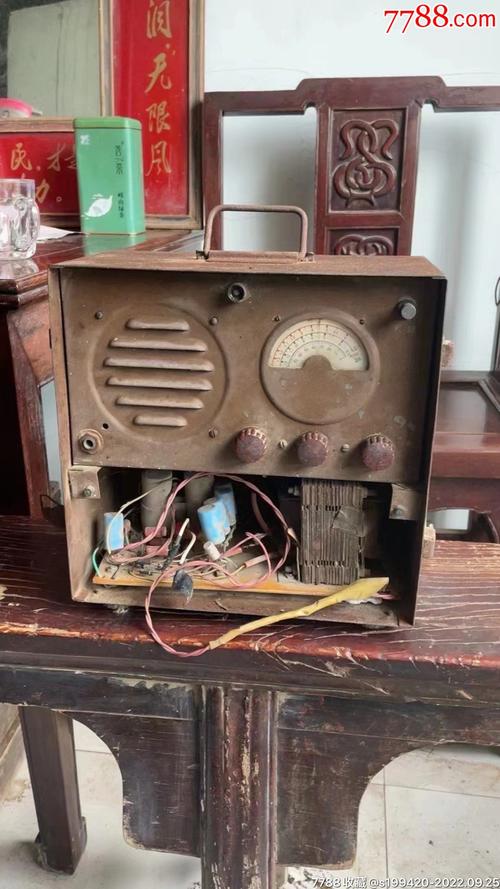 五十年代,重庆产军民两用5个电子管"长江125型"收音机,铁壳的-收音机