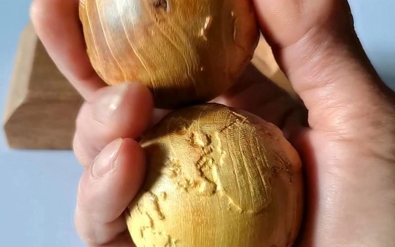 广西名贵木材柘木穿破石黄金木工艺品鉴赏手把件木雕手球地球
