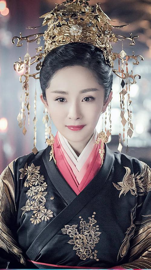 2020年出演古装传奇剧《斛珠夫人》,杨幂在剧中饰演在纷繁复杂的权力