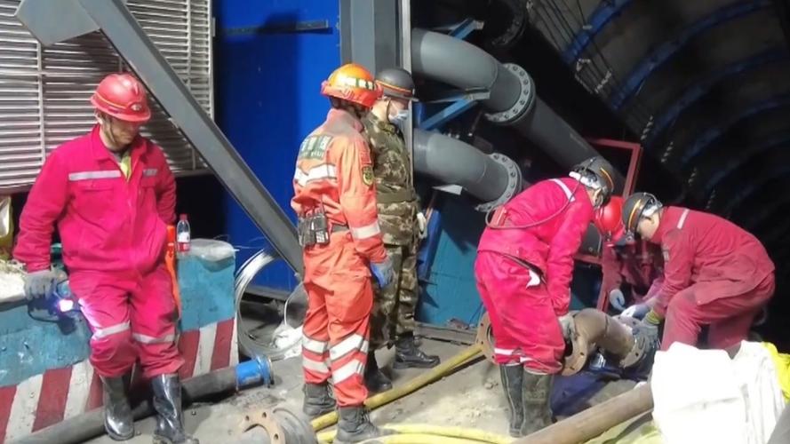 直击救援现场新疆煤矿透水事故21人被困位置已基本确定