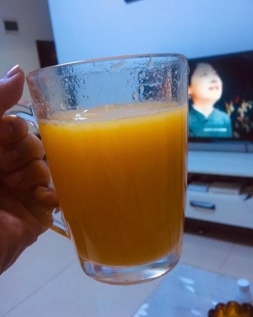 作品 冰糖葫芦娃126做的橙汁 维c补起来呀 鲜榨橙汁 7个小橙子 酸酸