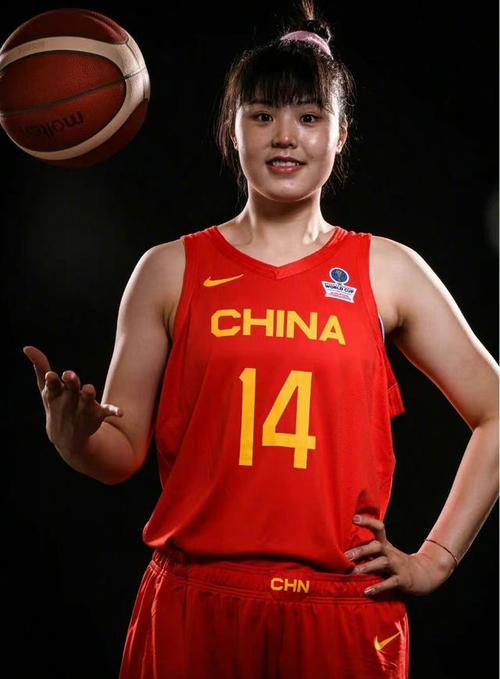 中国女篮"女版姚明"李月汝:我的24岁也要成为勇敢且成熟的大人