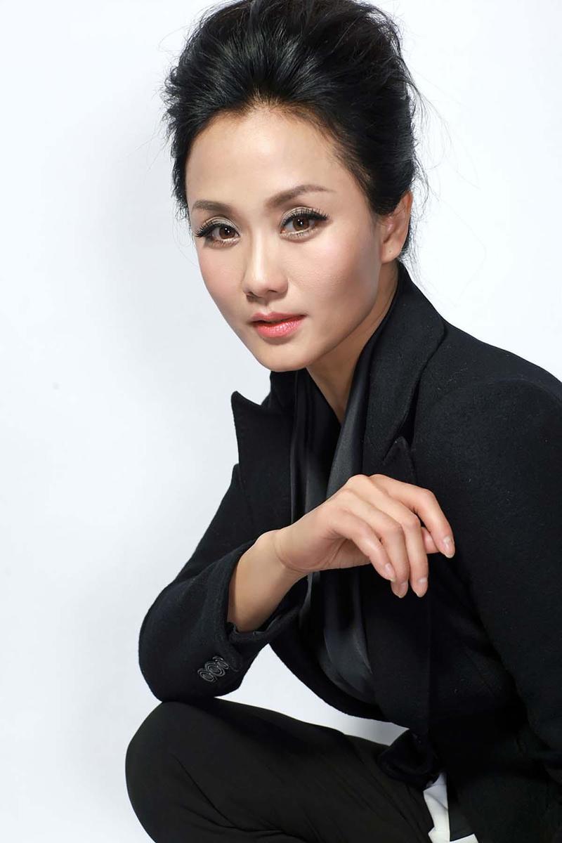 出生上海的女演员李颖,生活低调,事业成功,网友:女儿也很优秀