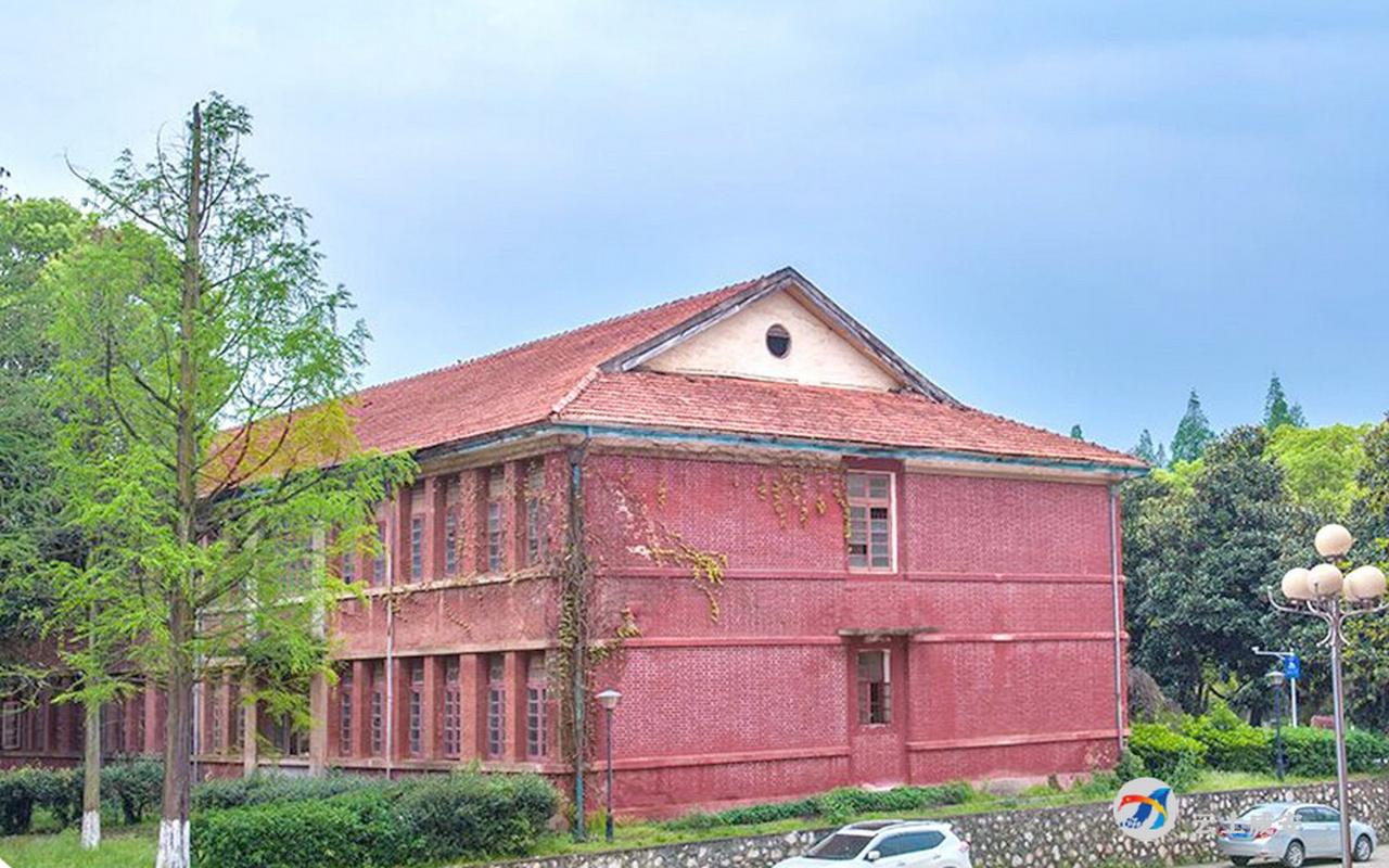 科技学院"红楼"—不曾老去的记忆 "红楼"位于湖北科技学院咸安校区内