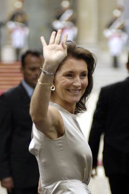 法国媒体10月19日披露,刚刚宣布离婚的法国总统萨科齐的妻子塞西莉亚