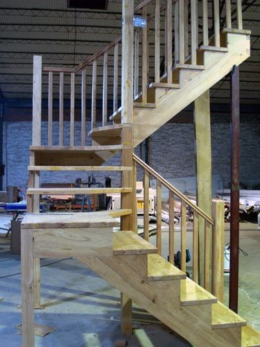 求教:用槽钢和角钢焊接楼梯的价格?
