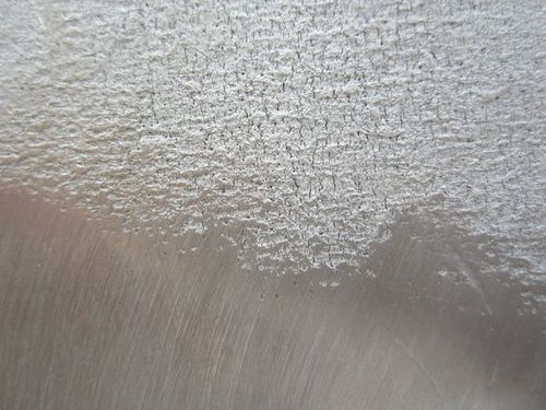 不锈钢材质表面有微裂纹是什么原因造成的?