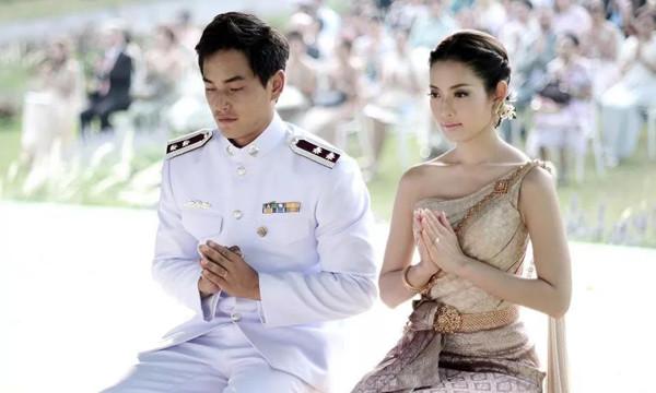 泰国著名女星aff taksaorn自去年9月与老公songkran发表离婚声明,吸引