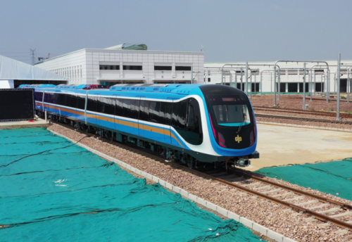 中车四方研制首列中国标准地铁列车在郑州下线