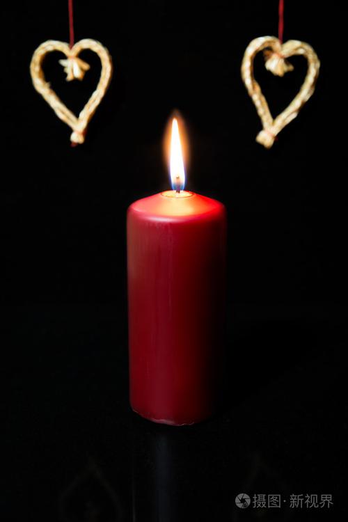 红蜡烛和秸秆的心