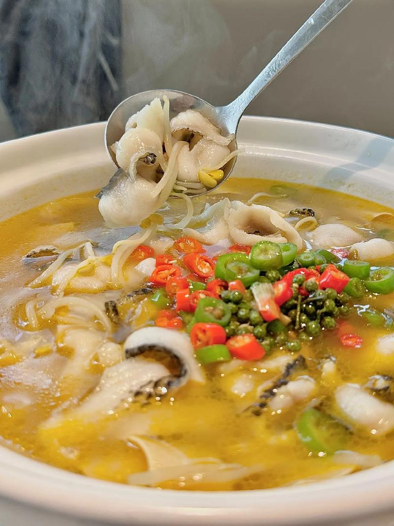 95鱼汤泡饭越吃越香狂炫三碗.