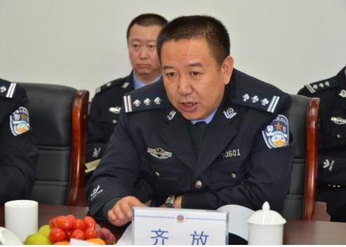 公安局长否认包养双胞胎姐妹 反腐需"锱铢必较"(图)