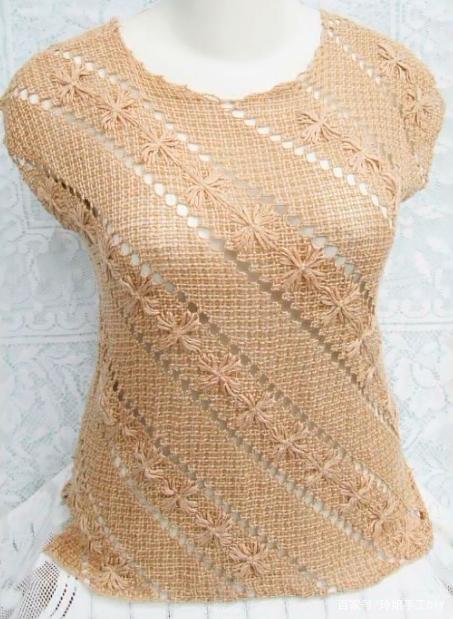 优雅而且清凉!多款钩针编织的女生夏季背心,你喜欢哪款?