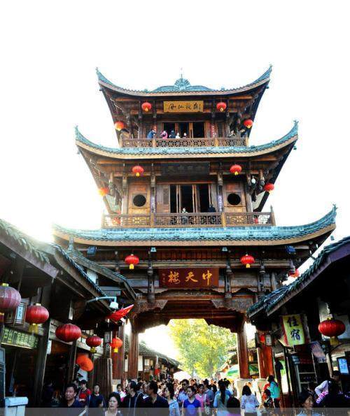 阆中县的历史悠久,在战国时期它就是巴国的国都.