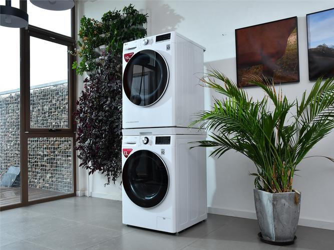 lg洗衣机拥有第五代ai直驱变频电机技术,蒸汽除菌除螨,速净喷淋,钢钻