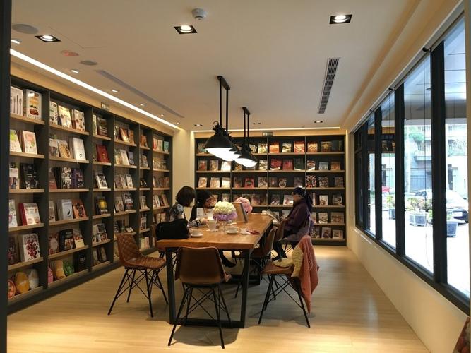 图书馆书店咖啡店三合一戴胜益年底台中再开书屋