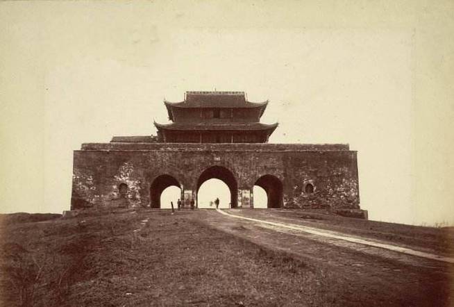 原创百年前的南京古城墙坚如磐石明孝陵破败不堪但地宫完好无损