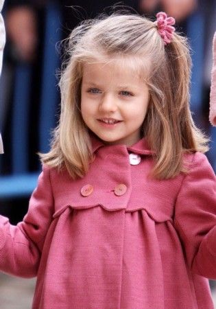英小公主取名戴安娜 全球王室"王二代"宝宝萌照比拼