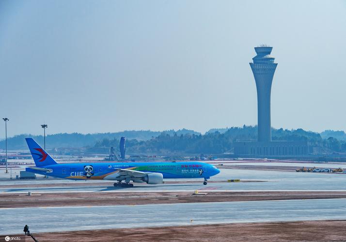 四川:成都天府国际机场迎首次试飞 预计6月30日正式投运