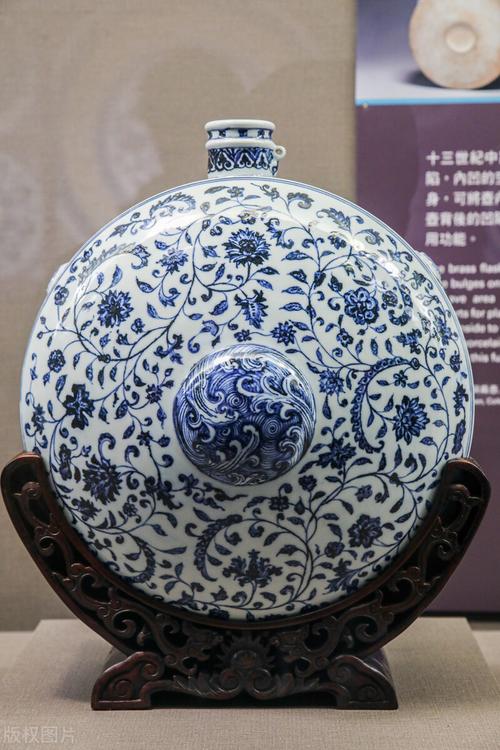 台北故宫收藏的永宣青花瓷为例,为你解密专家瓷器鉴定的过程