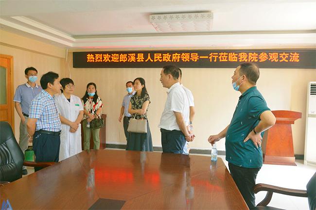 郎溪县政府副县长姜圣林一行到太和县中医院交流调研