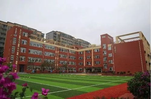 曲江南湖小学芙蓉校区由曲江新区管委会投资建设并管理公办中小学共5
