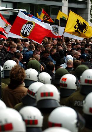 图文:德国新纳粹分子在柏林游行计划破产(2)