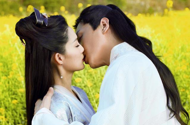 近日,网上就曝出了《庆余年》的最新剧情,男主张若昀与女主李沁的吻戏