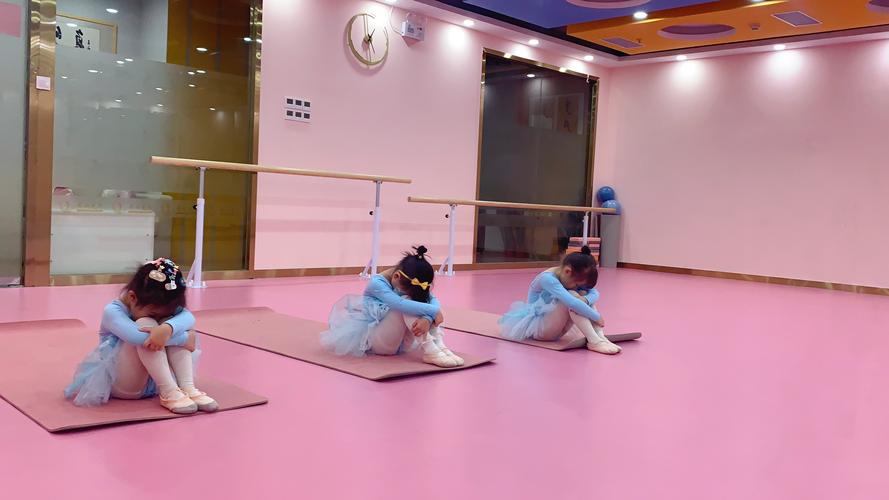 舞润光年舞蹈艺术中心 寒假基训班展示