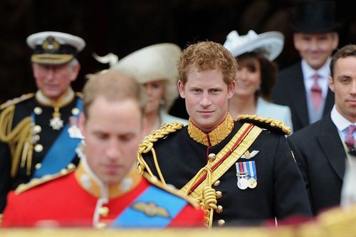 哈里王子做过10件吓坏英国王室的荒唐事迹