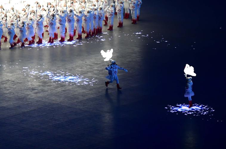 北京冬奥会开幕式惊艳世界,其中和平鸽展示环节的一个细节戳中了许多