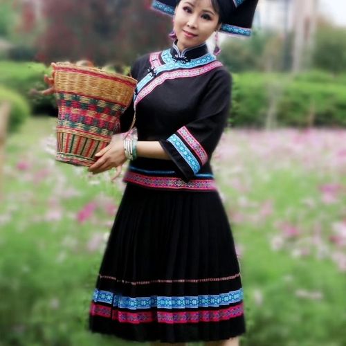 新款广西壮族民族服装女歌圩节传统服饰壮族彝族演出三月三回娘家